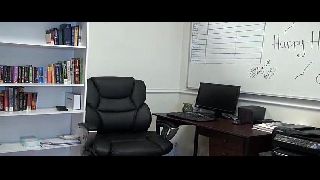 Novinha em videos porno fodendo no escritório do tio