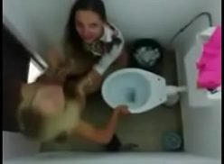 Caiu na Net o vídeo das novinhas brincando no banheiro